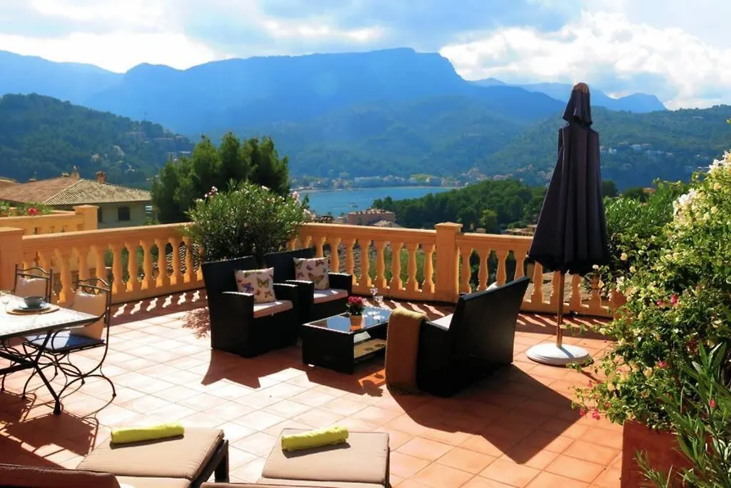 Apartamento En El Puerto De Soller Con Gran Terraza Privada Y Vistas Al Mar. Piscina Comunitaria. Localizado En Un Zona Tranquila Y Muy Soleada. Wifi Gratis Disponible. Parking. location